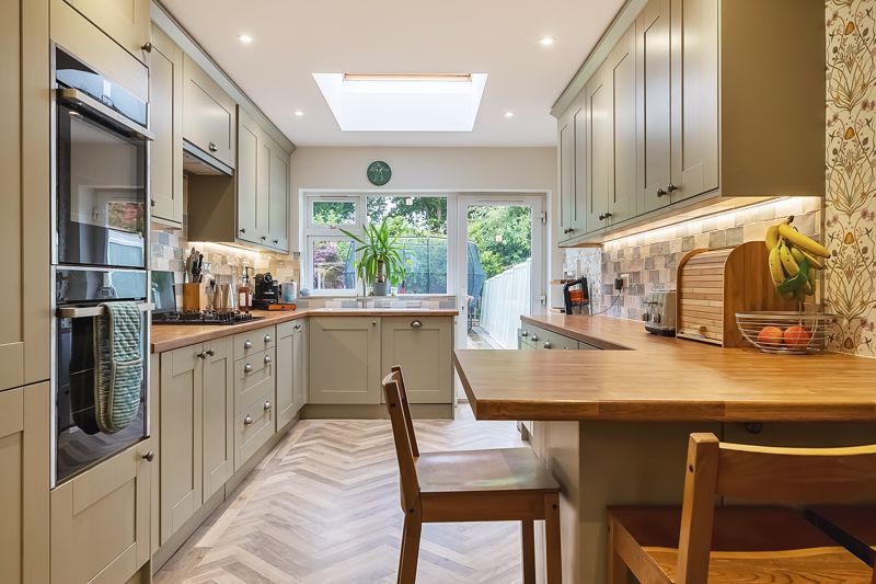 Property photo 3 of 23 Modern Kitchen / Breakfast Room