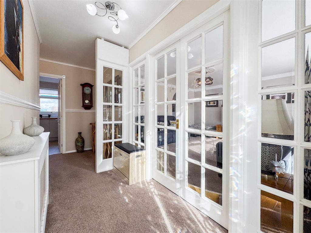 Property photo 3 of 37 Entrance