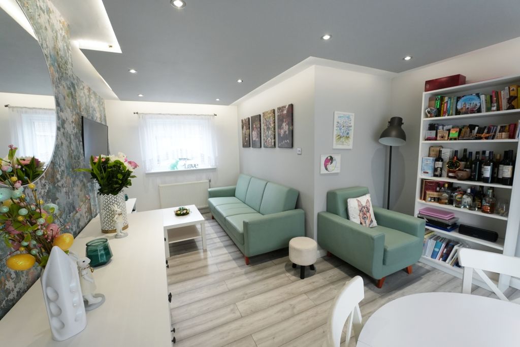 Property photo 2 of 27