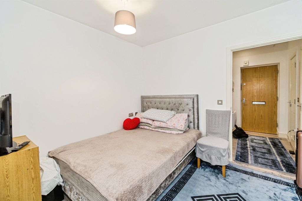 Property photo 3 of 11