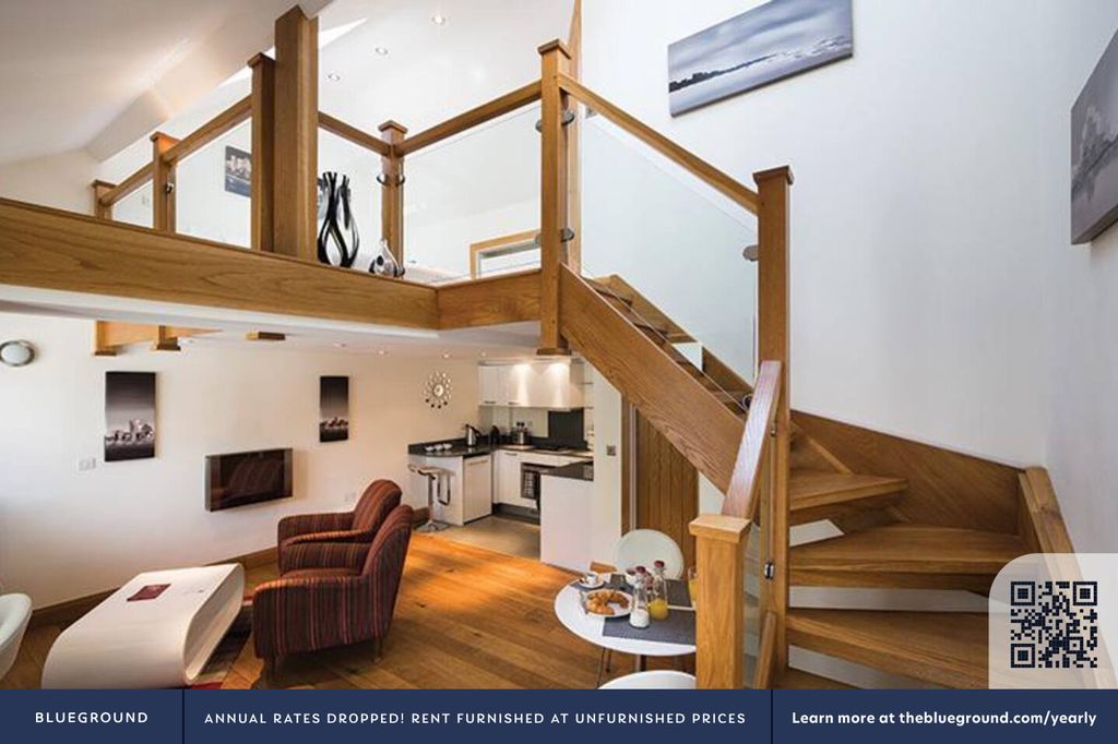 Property photo 3 of 9 Staircase