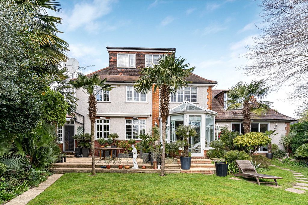 Property photo 2 of 22 Back Garden