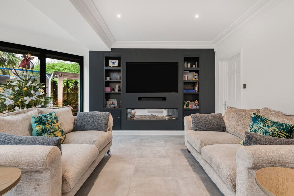 Additional image 6 of 5 bed detached house for saleHine Close, Coulsdon CR5