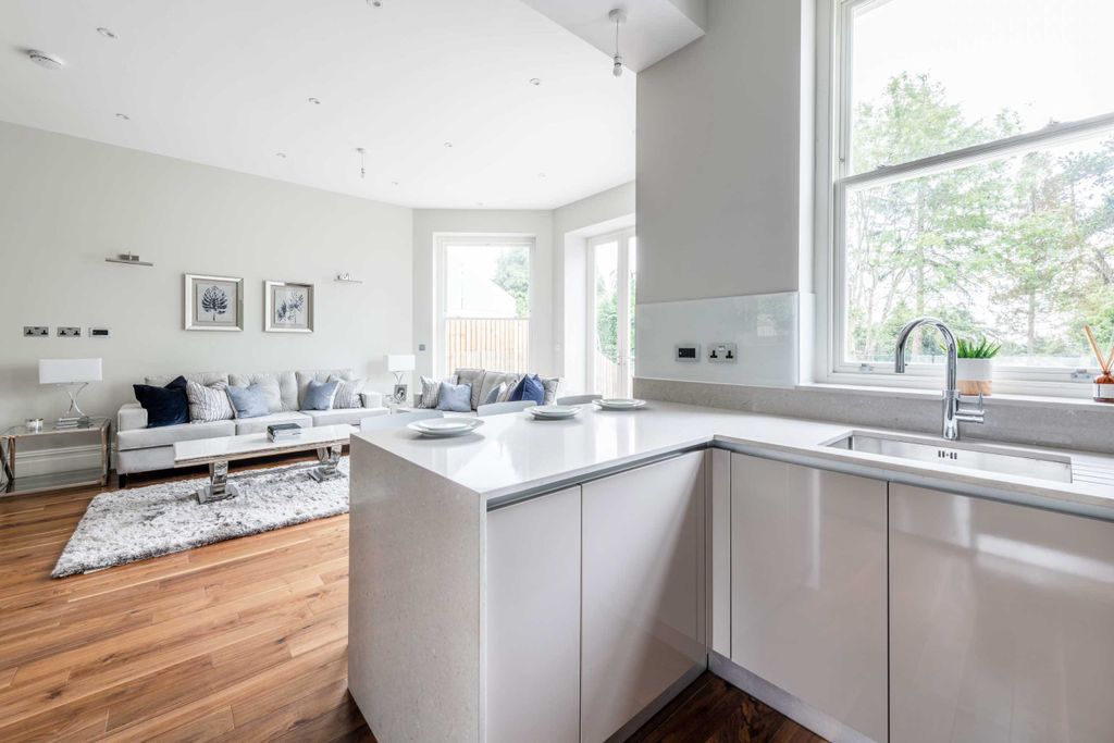 Property photo 2 of 31 Photo