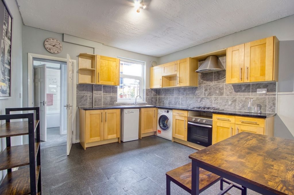 Property photo 3 of 13 Kitchen / Diner