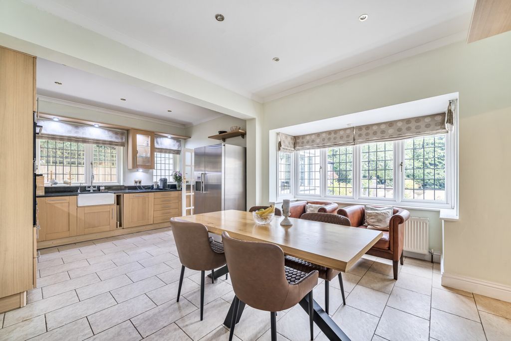 Property photo 3 of 20 1328696-11-687E90...