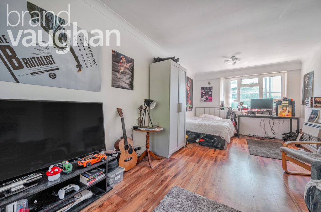 Property photo 3 of 8 57295Fd4-A7Ed-45d...