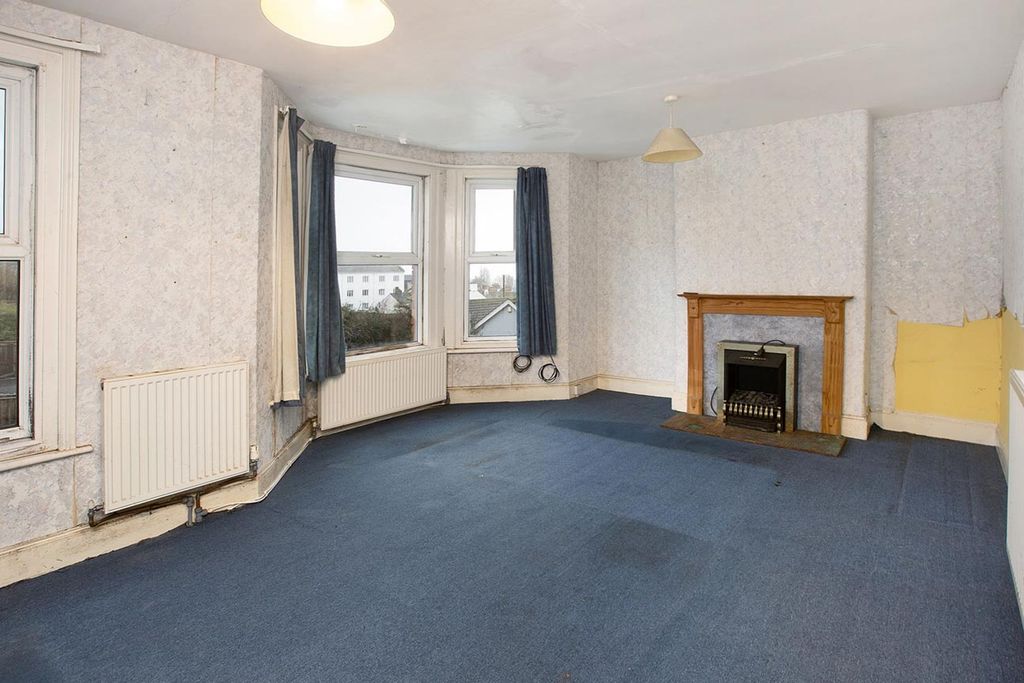 Property photo 3 of 13