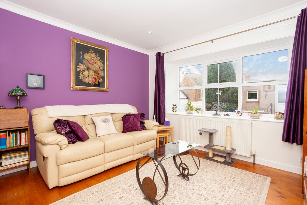 Property photo 2 of 45 Sitting Room
