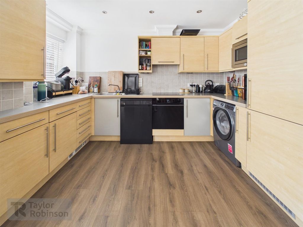 Property photo 3 of 11 Kitchen