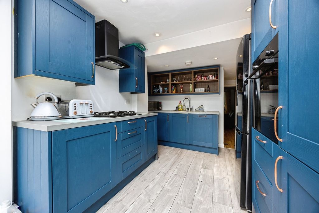 Property photo 3 of 20 Pbox-Img.Jpg
