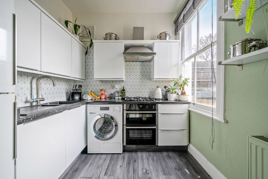 Property photo 3 of 12 1409395-13-698Ef4...