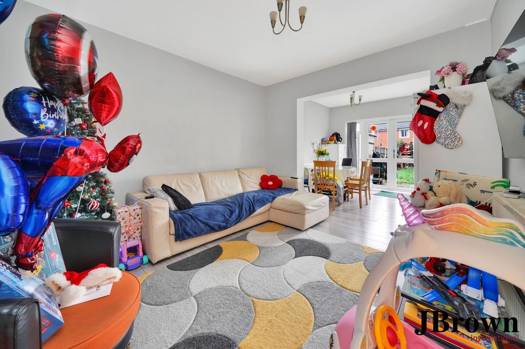 Property photo 2 of 25