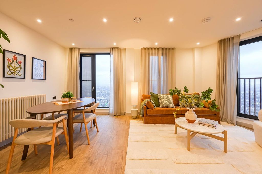 Property photo 3 of 65