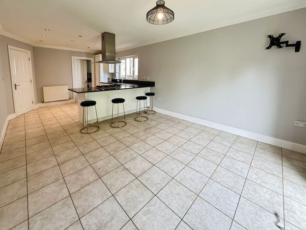 Property photo 2 of 18 Image