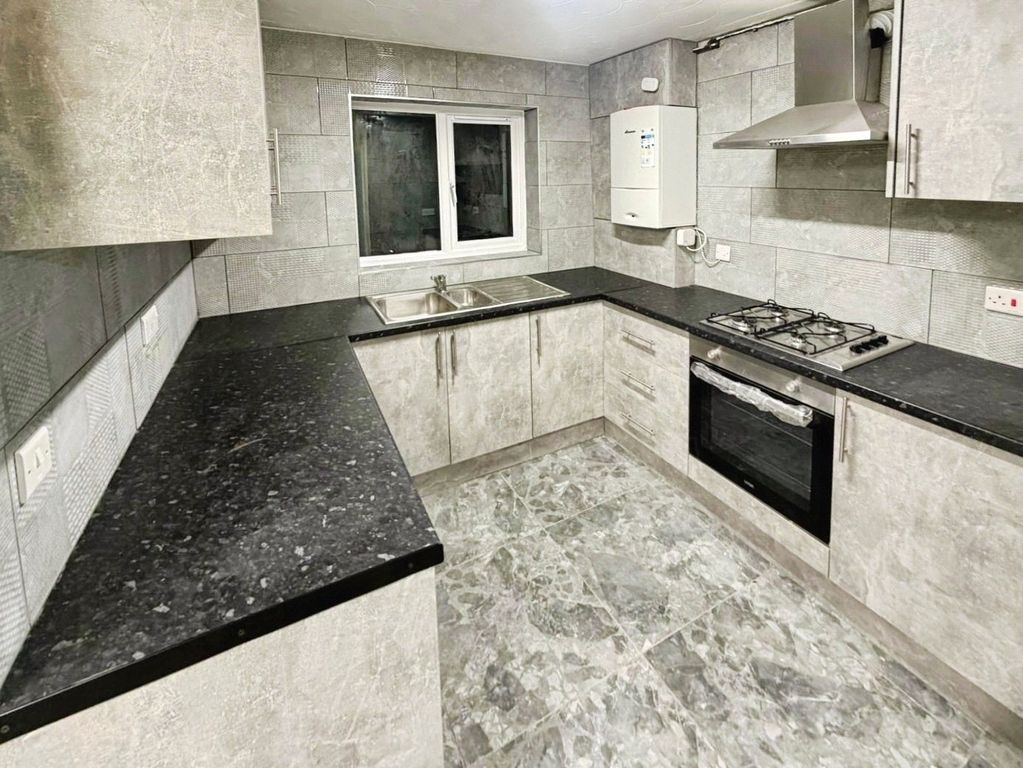 Property photo 2 of 9 Kitchen