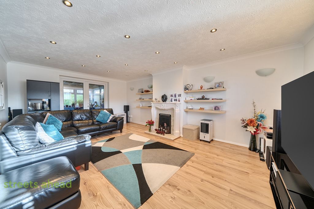 Property photo 2 of 21 79E74180-1cc5-473...