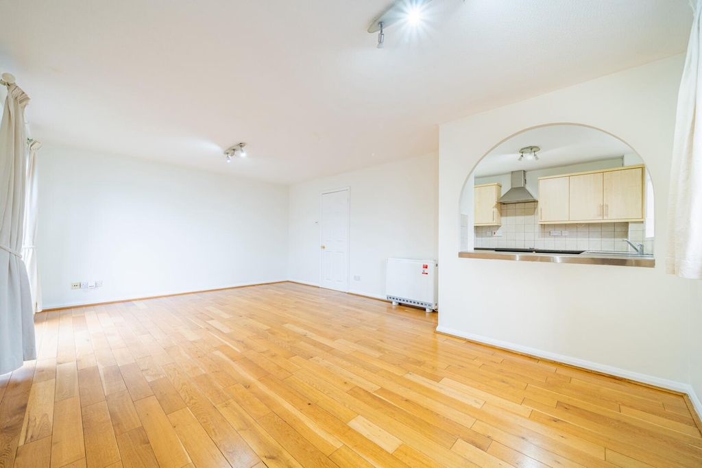 Property photo 3 of 20 Living Room