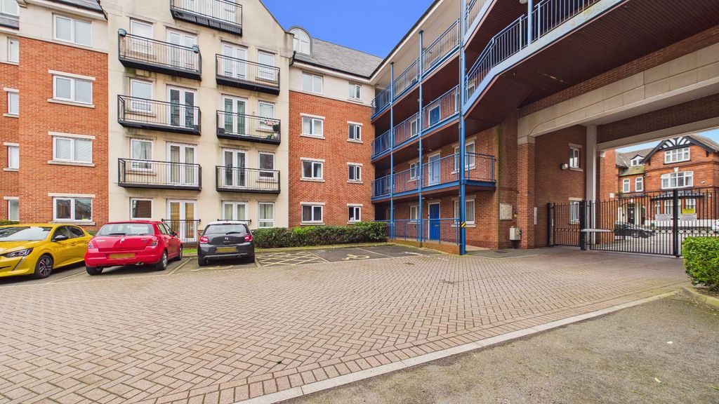 Property photo 2 of 12 4820544