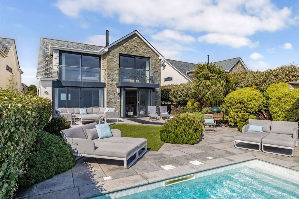 Property photo 1 of 18 Meva Seas
