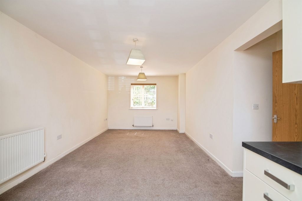 Property photo 2 of 27