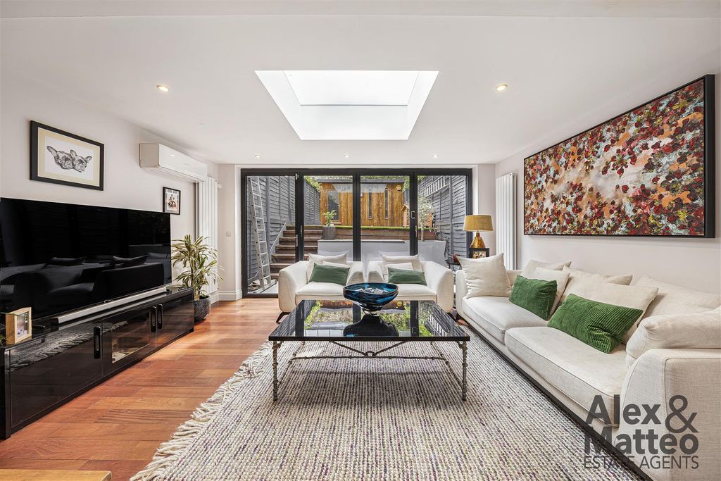 Property photo 1 of 43 Grange Road