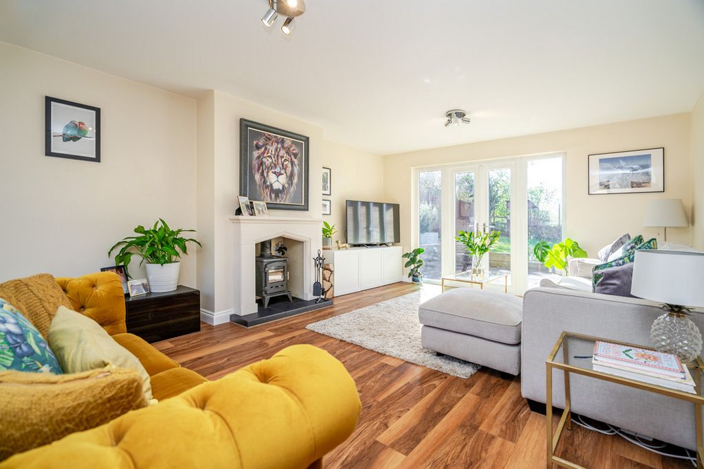 Property photo 3 of 42