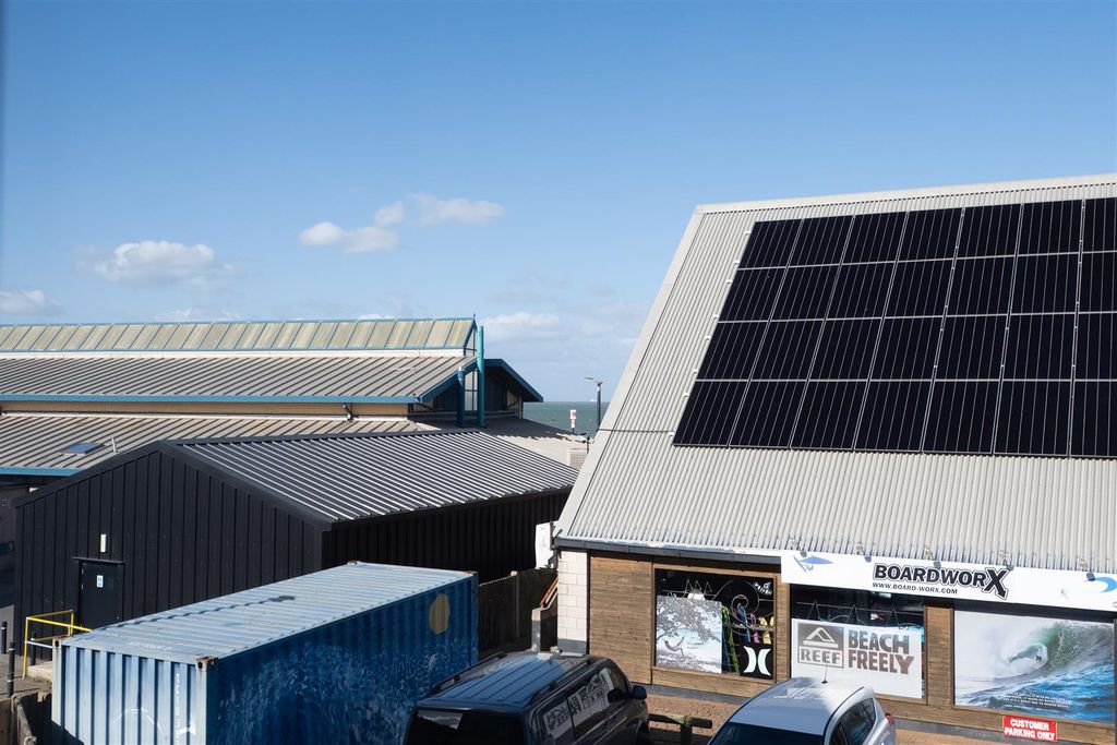 Property photo 2 of 28 Beach Walk, Whitstable