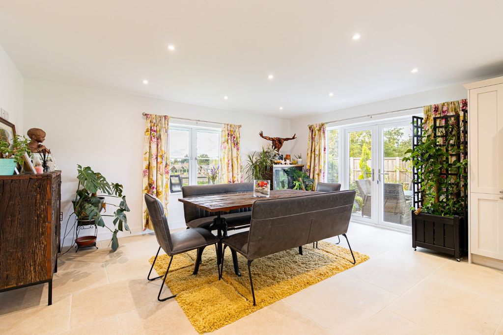 Property photo 3 of 33 4561595