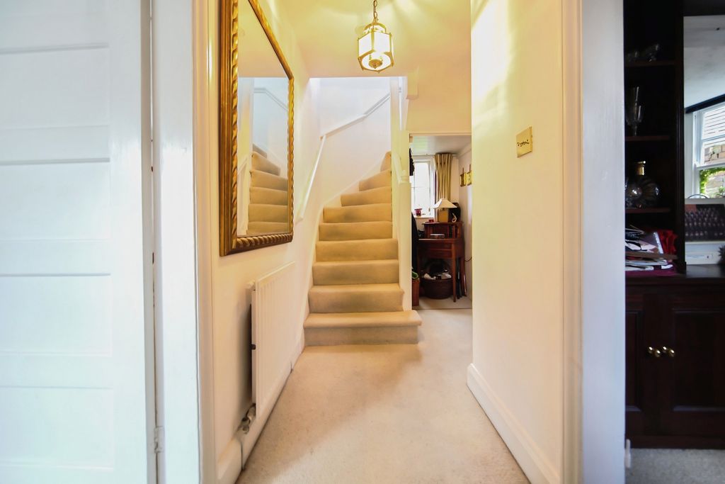 Property photo 2 of 25 Hallway