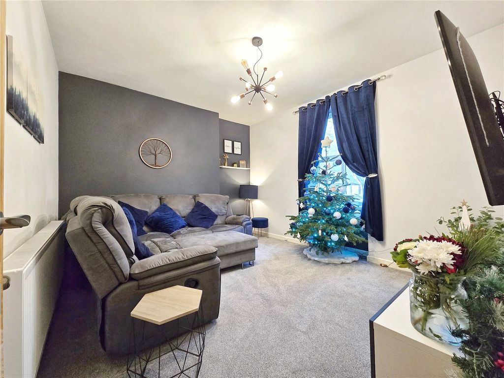 Property photo 2 of 19 Lounge