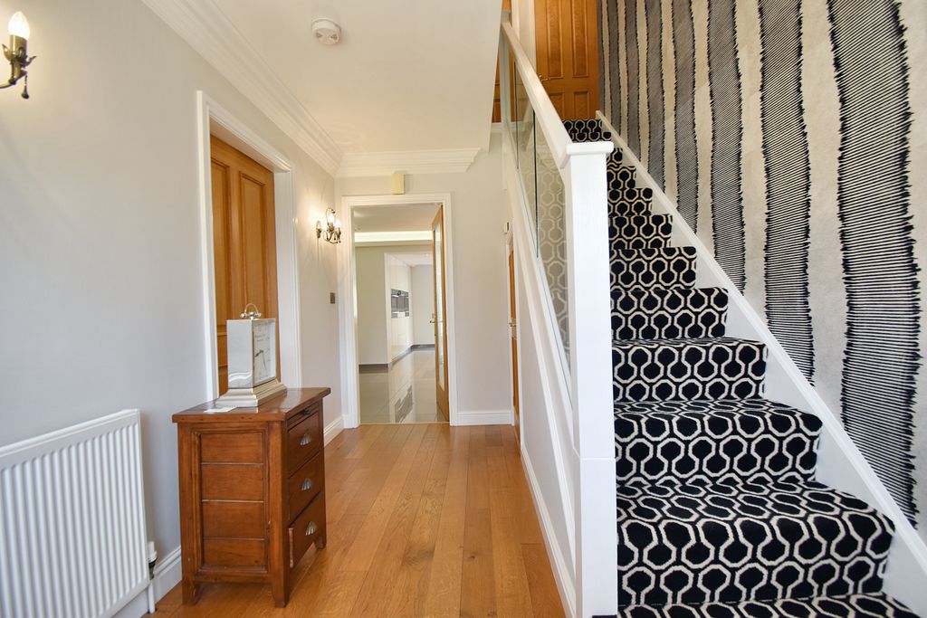 Property photo 2 of 43 Hallway