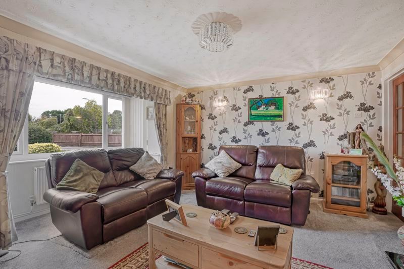 Property photo 3 of 19 Lounge