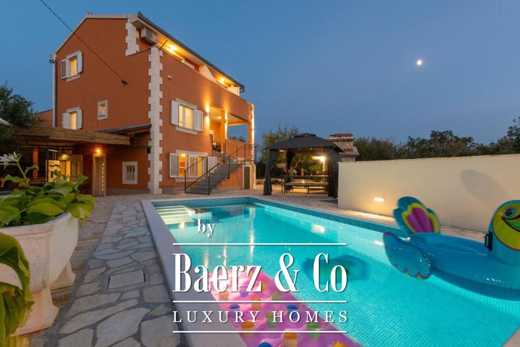 Property photo 1 of 35