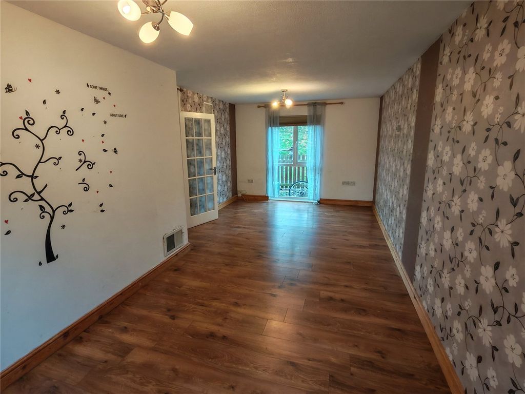 Property photo 3 of 16 Living Room