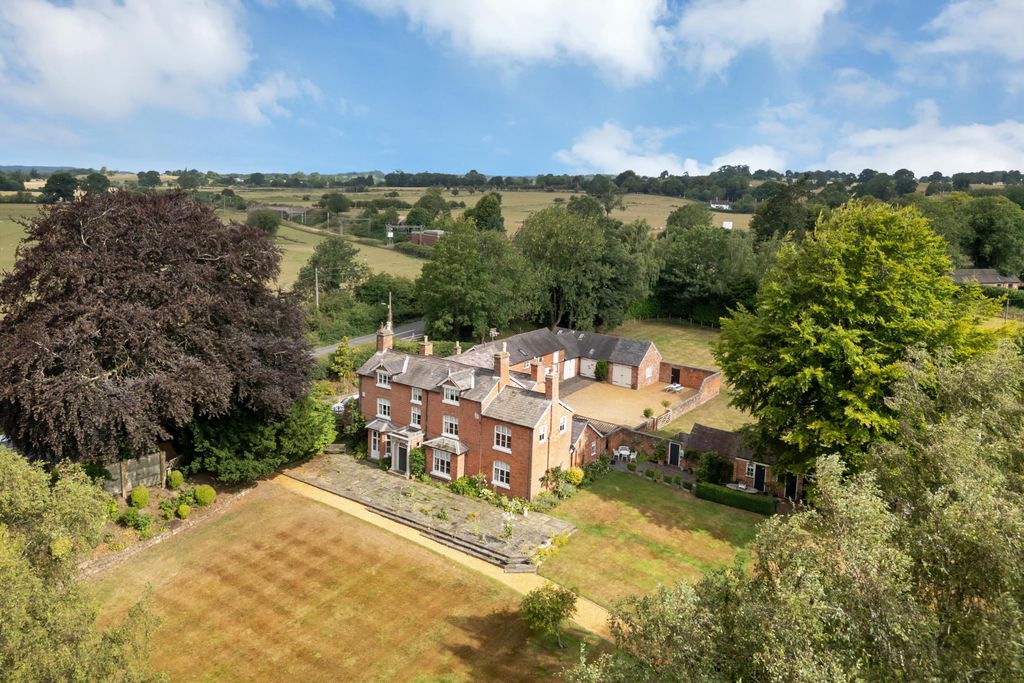 Property photo 1 of 34 Sandon House
