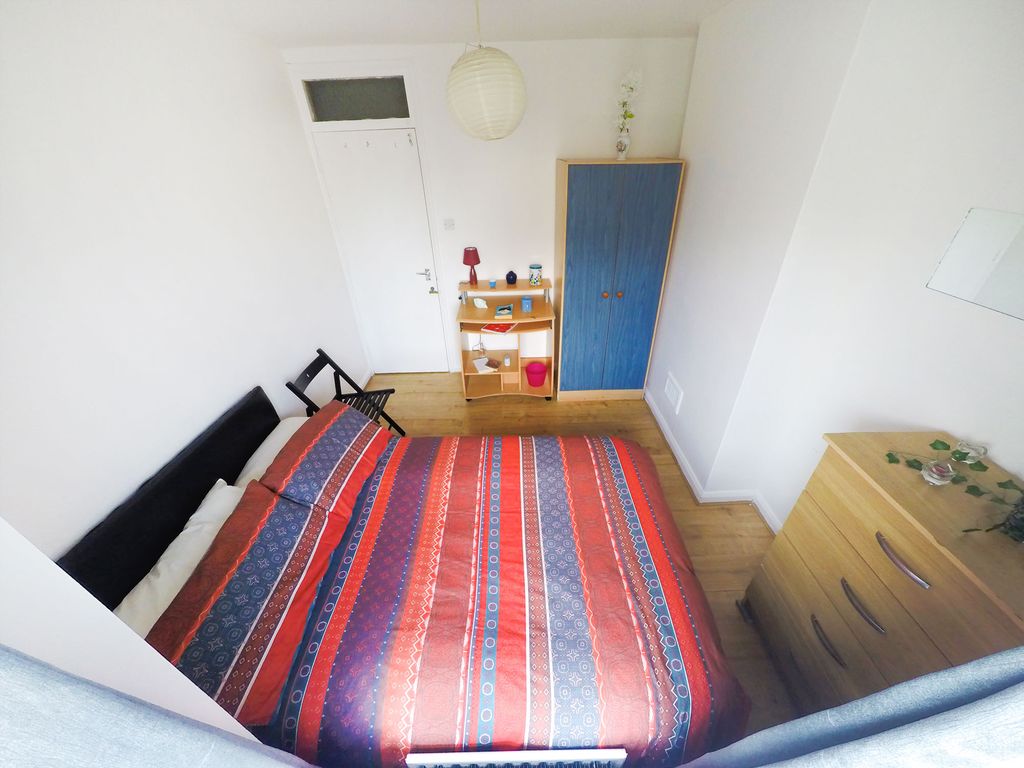 Property photo 3 of 12 Room 2- £910 Available Now