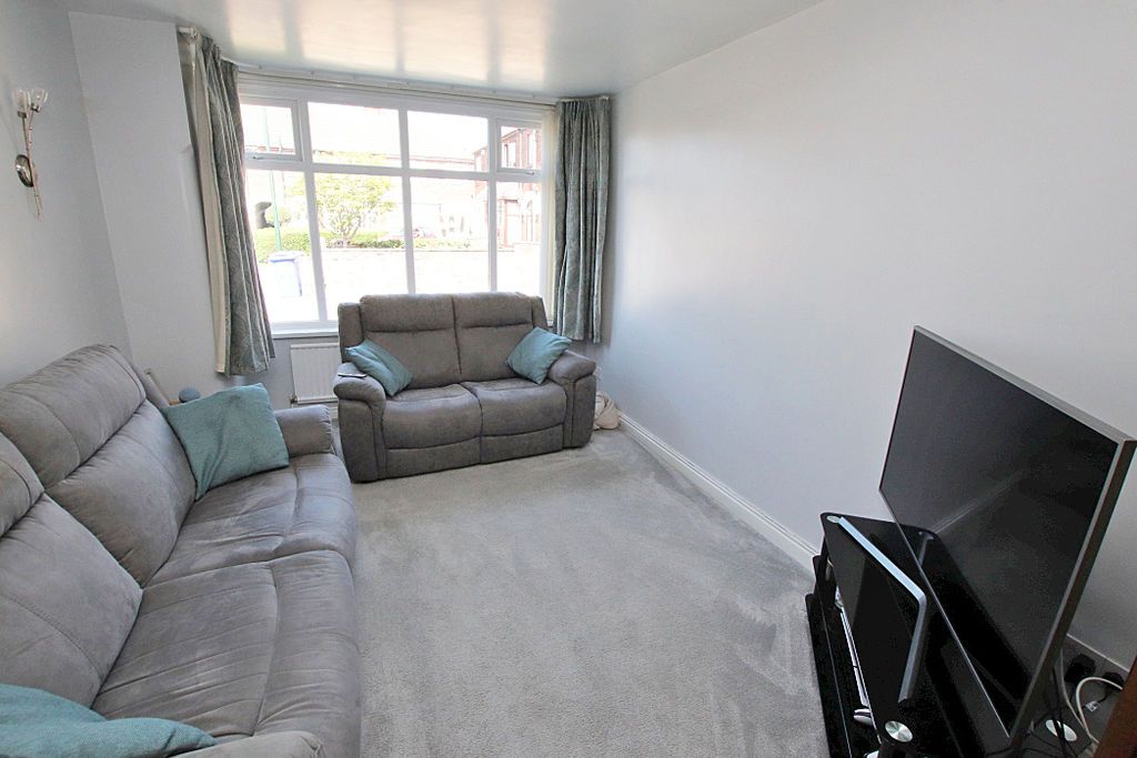 Property photo 2 of 12 Lounge