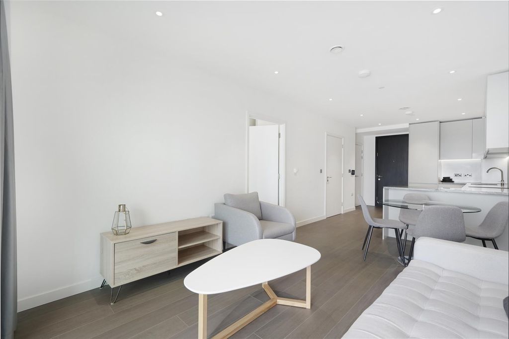 Property photo 3 of 12 Flat 1607, 10 Cutter Lane - T4N7Xsgdnshm6Cggoyfv.J