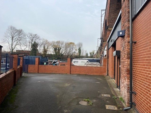 Property photo 2 of 5 The Front Of An Arch.