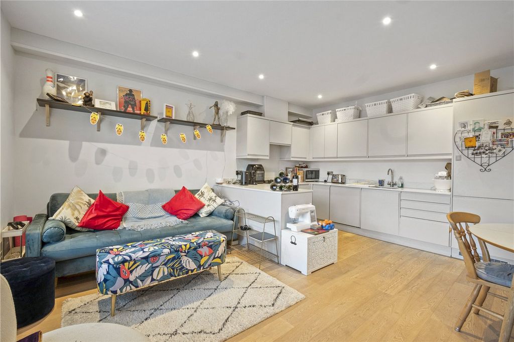 Property photo 3 of 7 Recption