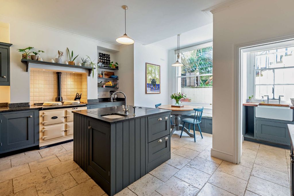 Property photo 3 of 16 Kitchen/Breakfast