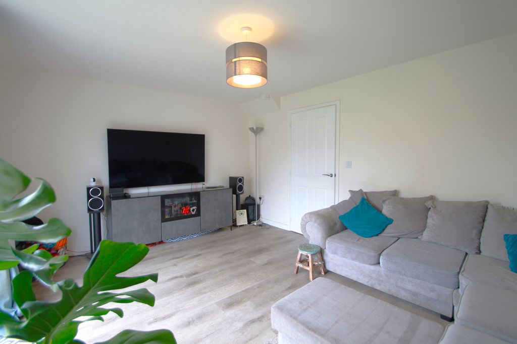 Property photo 3 of 26 Living Room