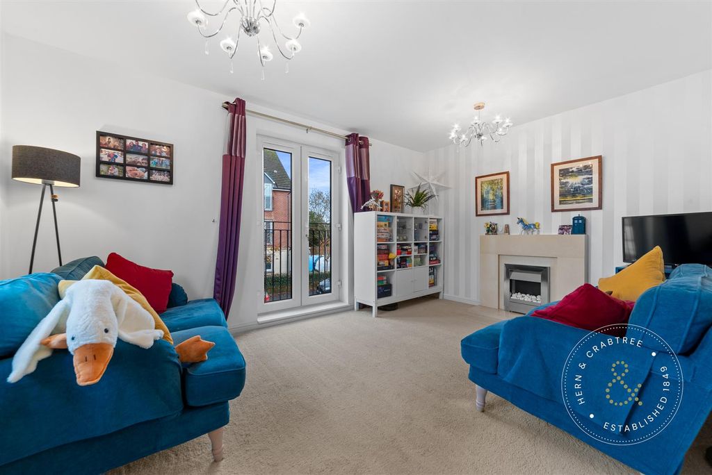 Property photo 2 of 28 Ashbourn-Way-07.Jpg