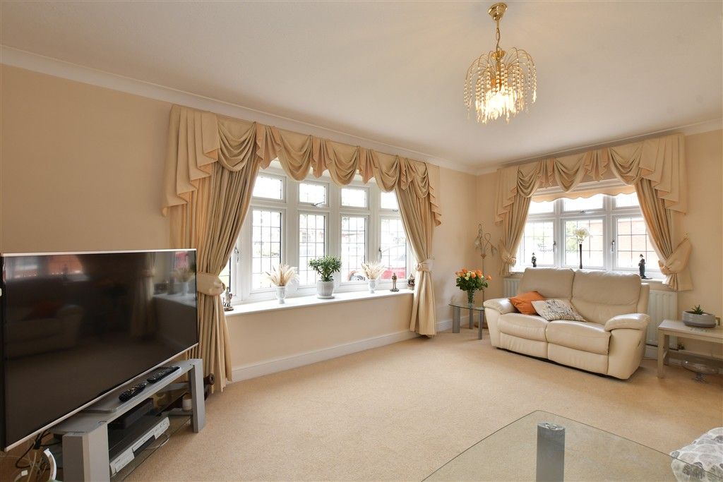 Property photo 2 of 11 Lounge B*