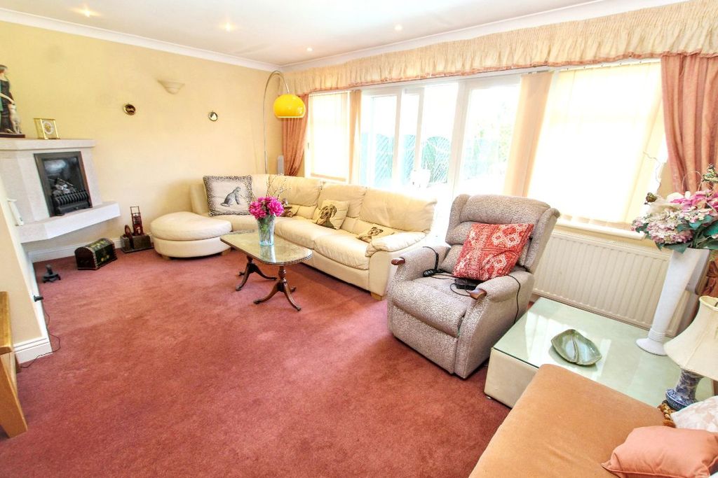 Property photo 3 of 28