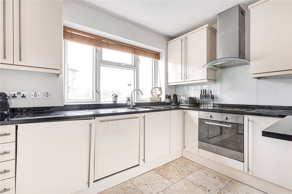 Property photo 3 of 9