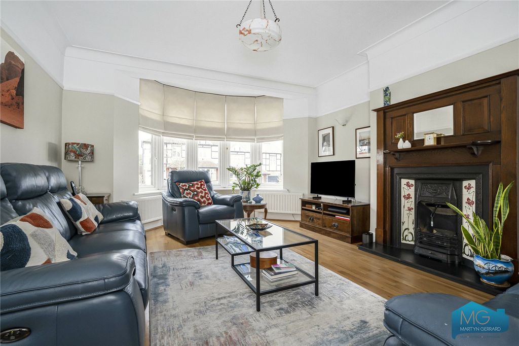 Property photo 2 of 33 Picture No. 16