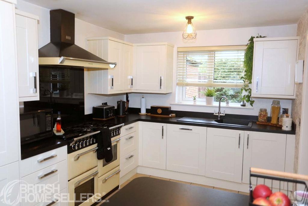 Property photo 2 of 25 Picture No. 08