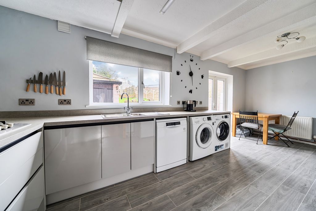 Property photo 3 of 17 1418413-3-699c4dc...